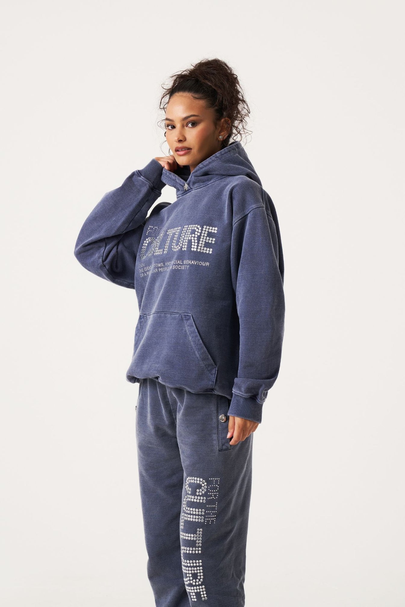 Maya – Sweat à capuche femme au design moderne