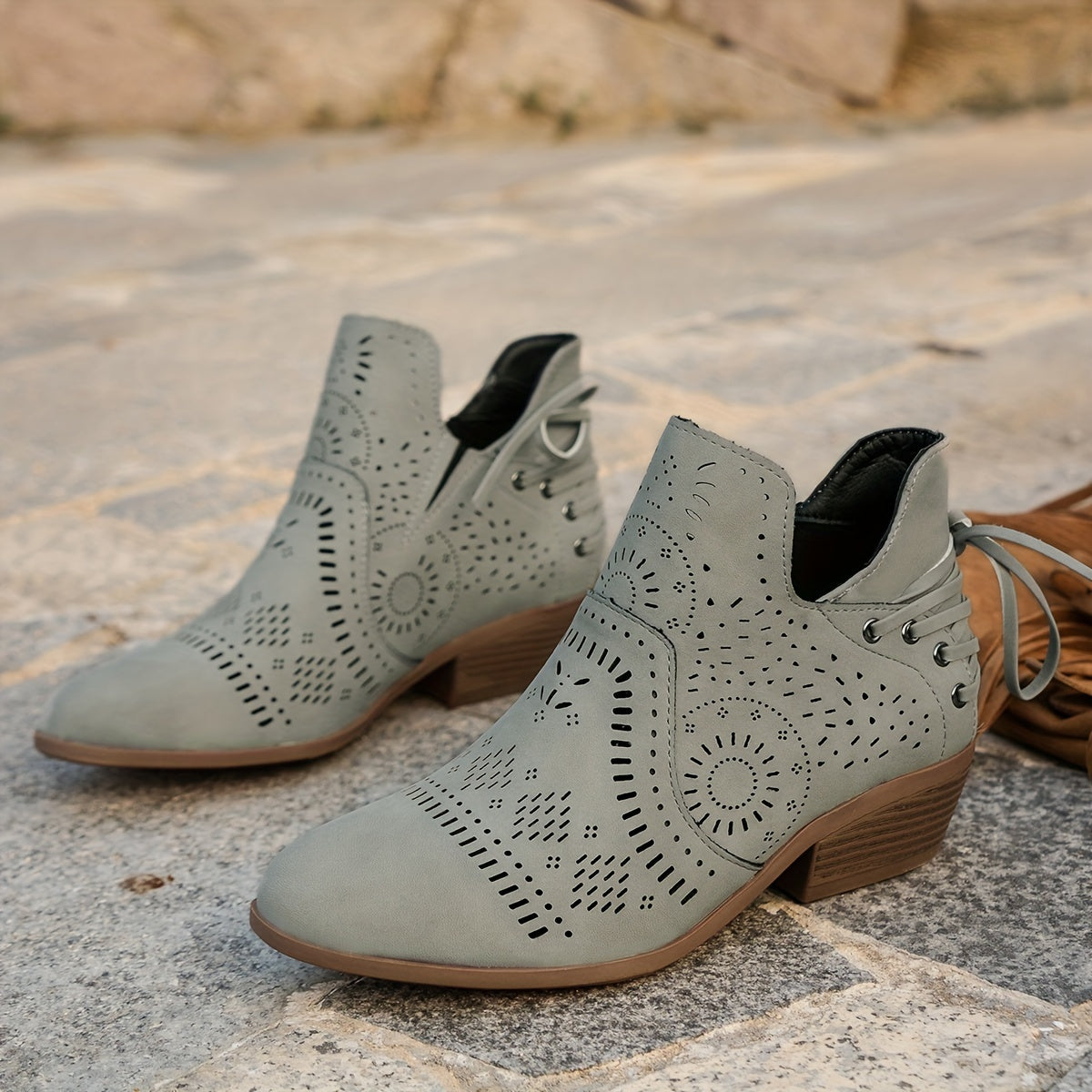 Isabelle - Bottines Élégantes Western Ajourées