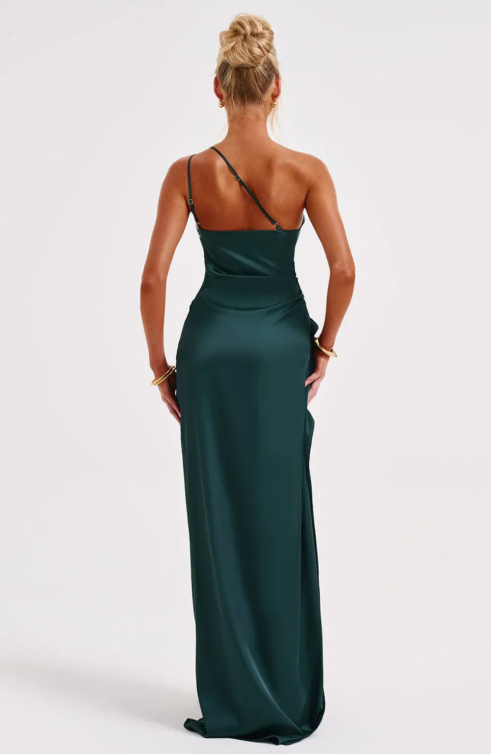 Auriane - Robe Satinée Plissée Avec Fente Et Épaule Asymétrique