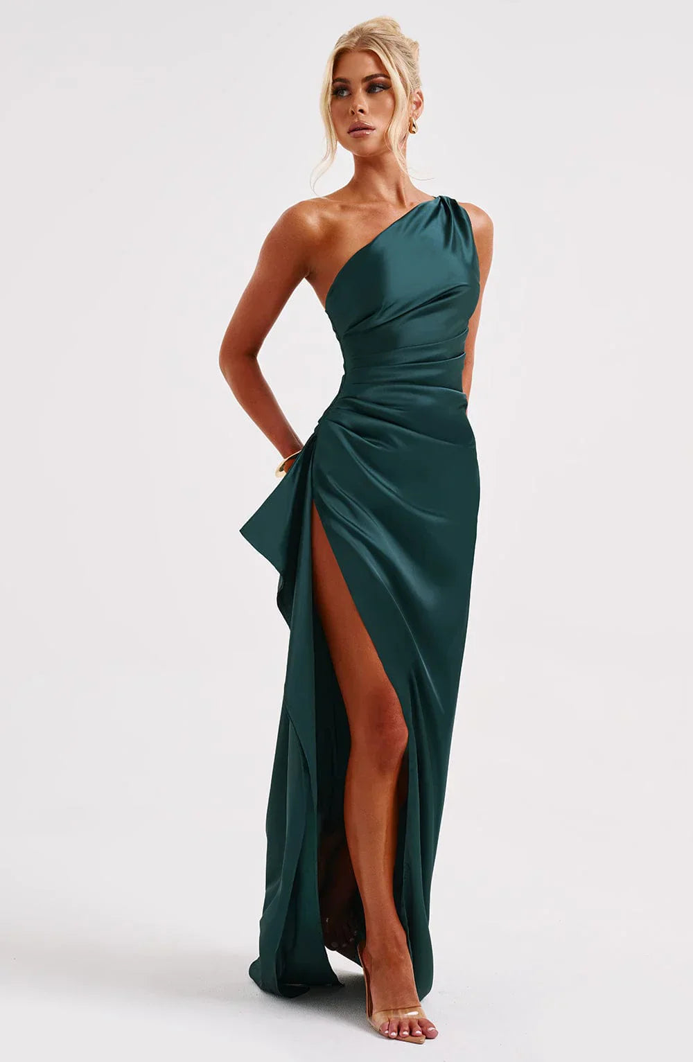 Auriane - Robe Satinée Plissée Avec Fente Et Épaule Asymétrique