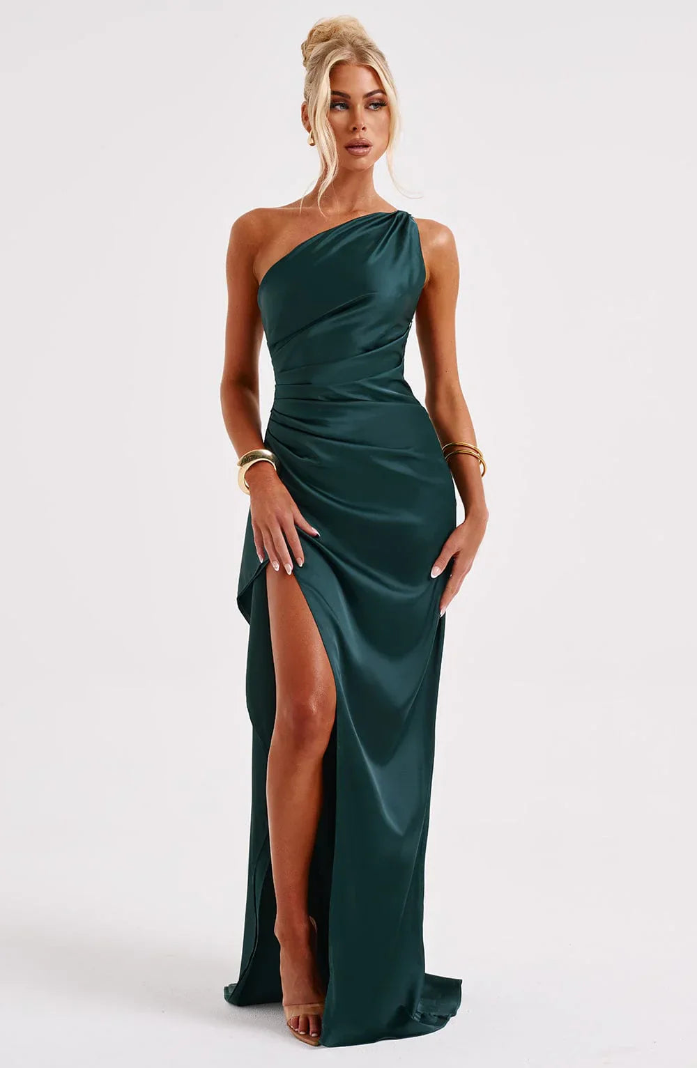 Auriane - Robe Satinée Plissée Avec Fente Et Épaule Asymétrique