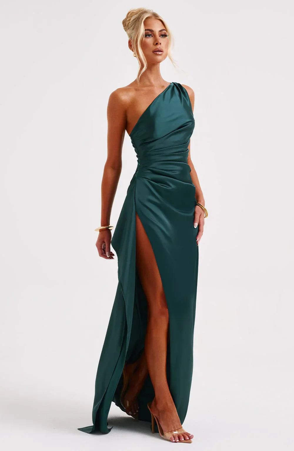 Auriane - Robe Satinée Plissée Avec Fente Et Épaule Asymétrique